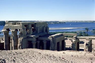 Vue du double temple romain et ptolémaïque de Sobek et Haroeris sur le Nil