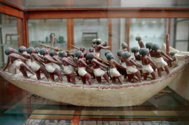 Maquette de bateau provenant de la tombe de Meketre, Deir el-Bahari, Égypte, civilisation égyptienne, Moyen Empire, XIe dynastie