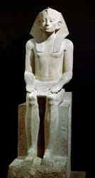 Antiquité égyptienne : statue en calcaire du pharaon Amenemhet (Amenemhat) III. XIIe dynastie. 1910 av. J.-C. Provenant de Hawara. Dimensions : 160 cm. Le Caire, Musée égyptien