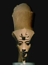 Amenhotep IV, avec double couronne ...