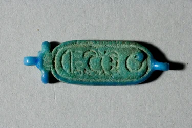 Perle avec le cartouche de Toutankhamon, Nouvel Empire, règne de Toutankhamon, 1336-27 av. J.-C. (faïence)