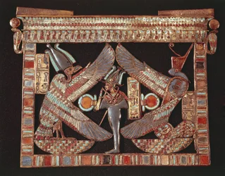 Pectoral représentant Osiris sur fond noir