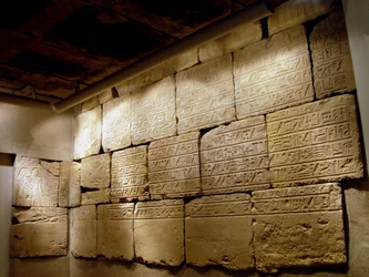 Chambre funéraire de Sobekmose, vers 1417-1379 av. J.-C. (grès, traces de peinture)