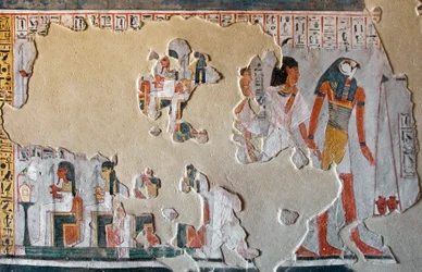 Horus guide Roy et sa femme vers la pesée des cœurs. Fragments de fresque de la tombe de Roy (TT255). 18e dynastie. Rive Ouest de Louxor, Égypte
