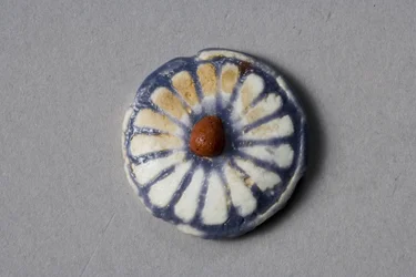 Rondel floral, Période Amarna, 1353-37 av. J.-C. (faïence)