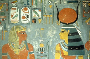 Horemheb et Hathor, de la tombe de Horemheb (c.1323-1295 av. J.-C.) Nouvel Empire (détail)