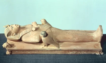 Image du roi sur son lit funéraire, de la tombe de Toutankhamon (vers 1370-52 av. J.-C.) Nouveau Royaume