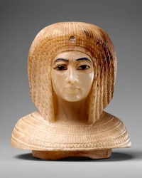 Couvercle en forme de tête de femme royale, c.1349-1336 av. J.-C. (travertin, verre bleu, obsidienne)