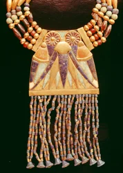 Collier avec pectoral lunaire, de la Tombe de Toutankhamon, Nouvel Empire (détail)