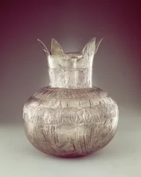 Vase grenade, de la tombe de Toutankhamon, Nouvel Empire (argent ou électrum)