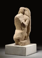 Statue stélophore d