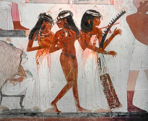 Trois femmes avec des instruments de musique