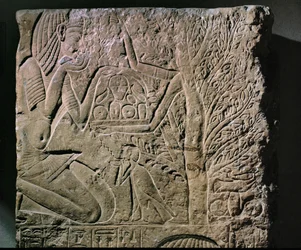 La déesse des arbres offre de la nourriture et des boissons (relief)