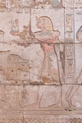 Reliefs muraux, grande salle hypostyle, complexe du temple de Karnak, Louxor, Égypte