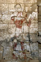Art égyptien ancien : bas-relief sur la colonne du temple de Sethi I (Sety ou Seti I)