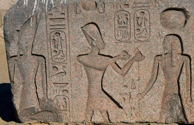 Bloc avec reliefs et inscriptions de Ramsès II, Grand Temple d