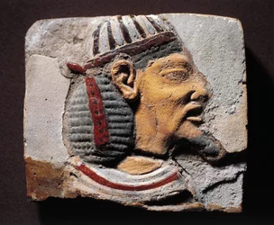 Fragment de décoration, majolique avec tête de prisonnier sémitique syrien