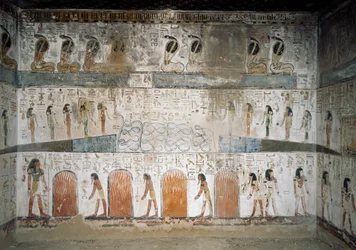 De haut en bas, cobra, sauvant les survivants de la révolte contre le dieu Soleil, génies alimentant le feu pour les damnés, fresque de la chapelle latérale de la tombe de Séthi Ier, Vallée des Rois, Louxor, Thèbes (liste du patrimoine mondial de l