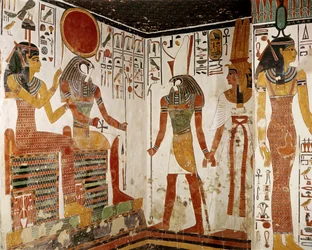Néfertari est présentée devant le dieu Rê-Horakhty par Horus, de la tombe de Néfertari, Nouvel Empire (peinture murale)