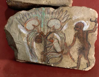 Ostracon représentant un singe cueillant des dattes observé par un jeune homme d