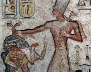 Ramsès II tenant des prisonniers par les cheveux (détail)