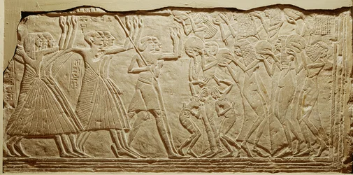 Relief représentant un cortège funèbre, de Saqqara