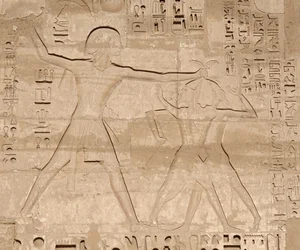 Scène du massacre des ennemis, Temple d