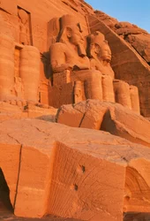 Vue de la façade du Grand Temple de Ramsès II à l