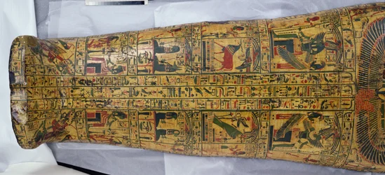 Détail du couvercle de la momie de Nesyamun, probablement trouvé à Deir el-Bahari, Nouvel Empire, vers 1100 av. J.-C. (bois peint)