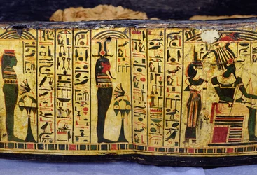 Détail de la base extérieure du cercueil de la momie de Nesyamun, probablement trouvé à Deir El-Bahri, Nouvel Empire, vers 1100 av. J.-C.