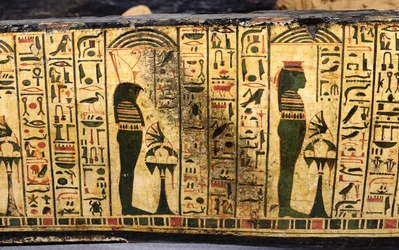 Détail de la base extérieure du cercueil de la momie de Nesyamun, probablement trouvé à Deir el-Bahari, Nouvel Empire, vers 1100 av. J.-C. (bois peint)