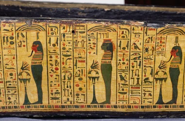 Détail de la base extérieure du cercueil de la momie de Nesyamun, probablement trouvé à Deir el-Bahari, Nouvel Empire, vers 1100 av. J.-C. (bois peint)