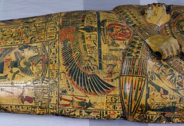 Détail du couvercle extérieur du cercueil de la momie de Nesyamun, probablement trouvé à Deir El-Bahri, Nouvel Empire, vers 1100 av. J.-C.