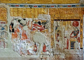 Antiquité égyptienne : représentation de Shuroy et de sa femme adorant des divinités. Peinture de la tombe de Shuroy (TT13). 20e dynastie. 1190-1077 av. J.-C. Nécropole de Dra Abu el-Naga, rive ouest de Louxor, Égypte
