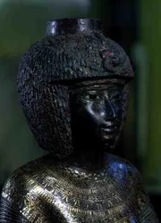 Statue de la Divine Adoratrice Karomama (détail)
