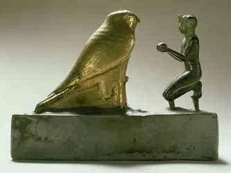 Statue du roi Taharqa adorant le dieu faucon Hemen, égyptienne, Troisième Période intermédiaire