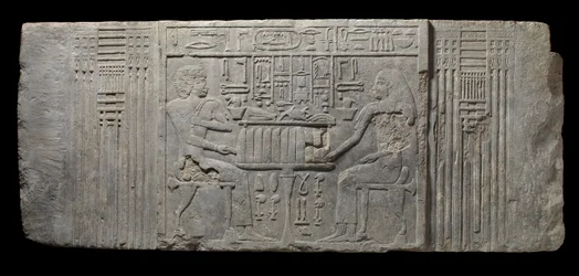 Le prêtre Sheri et sa femme Khenteyetka, avec des offrandes funéraires, de la tombe de Sheri, Saqqara, Ancien Empire