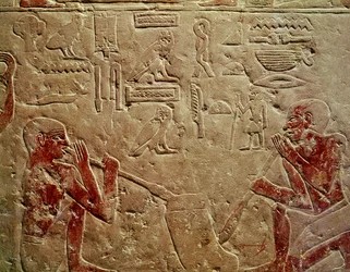 Relief représentant des souffleurs de verre, provenant du mastaba de Kaemrehu, Saqqara, Ancien Empire, vers 2325 av. J.-C.