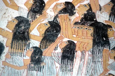 Égypte ancienne, peinture, femmes en deuil dans une procession funéraire, tombeau de Ramose, Vallée des Nobles, Thèbes