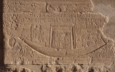 Symbole de la vie et du soleil en bateau, temple de Philae