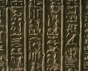 Bas-relief avec hiéroglyphes, 51-30 av. J.-C.
