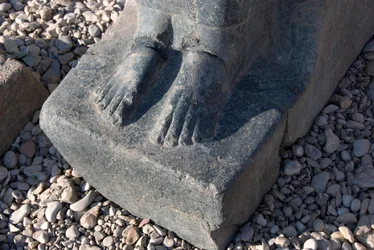 Antiquité égyptienne : base de la statue de la déesse Hathor, temple de Hathor, Dendérah, Égypte