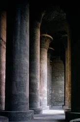 Salle hypostyle du temple de Khnoum