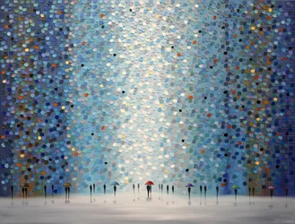 Des gens sous une pluie colorée