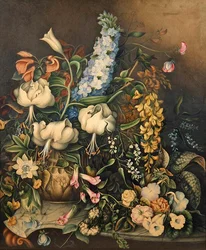 Fleurs dans un vase sur une console en marbre