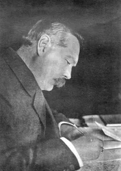 Sir Arthur Conan Doyle, auteur écossais, 1912