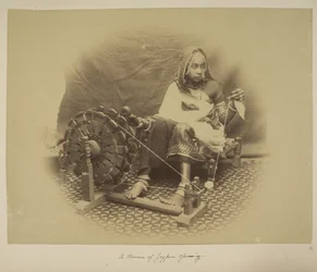 Une femme de Jeypore filant, c.1890