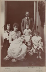 Albert Edward et Princesse Alexandra avec leur famille