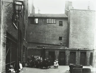 Dufferin Street : Costermongers Buildings, Londres, 1896