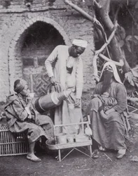 Égypte : Servir du café turc dans les rues du Caire